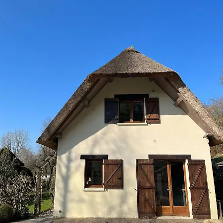 Chaumiere Normande Avec Piscine Naturelle
