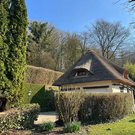 Chaumiere Normande Avec Piscine Naturelle *