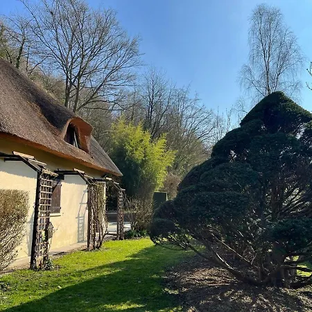 Vakantiehuis Chaumiere Normande Avec Piscine Naturelle *