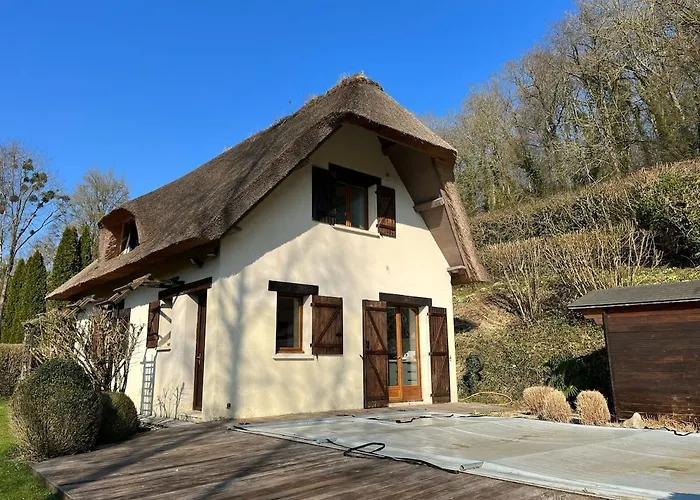 Chaumiere Normande Avec Piscine Naturelle Holiday home Saint-Martin-Saint-Firmin