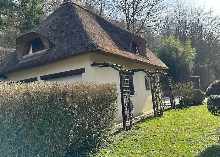 Holiday home Chaumiere Normande Avec Piscine Naturelle Saint-Martin-Saint-Firmin