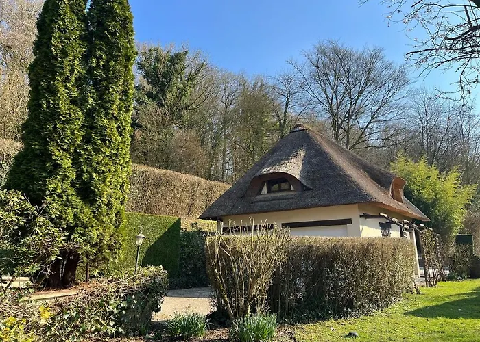 Chaumiere Normande Avec Piscine Naturelle *