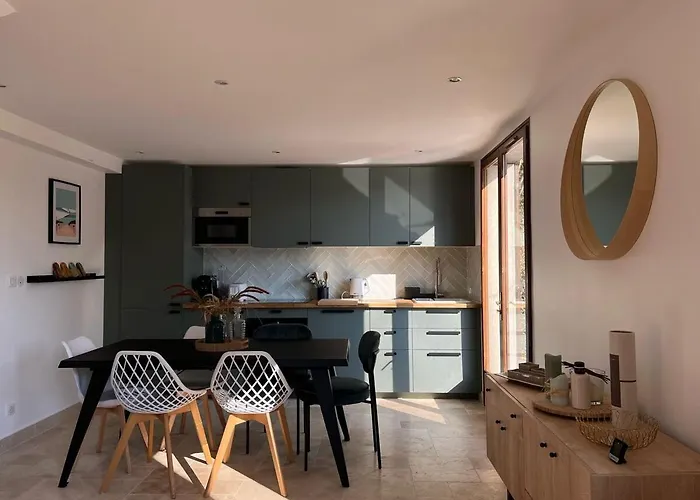 Holiday home Chaumiere Normande Avec Piscine Naturelle