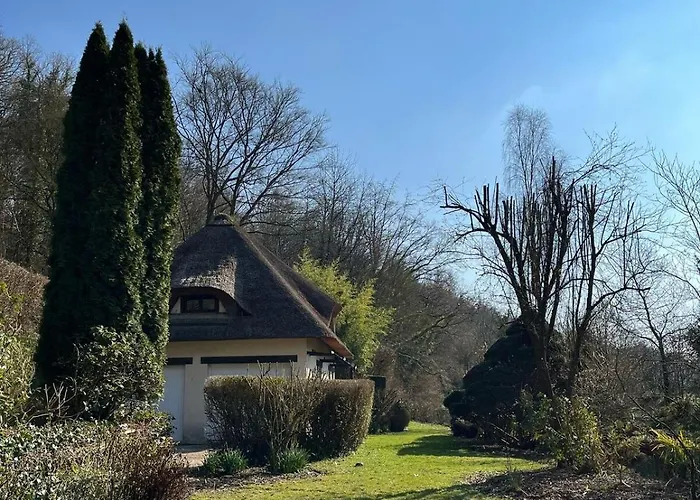 Chaumiere Normande Avec Piscine Naturelle