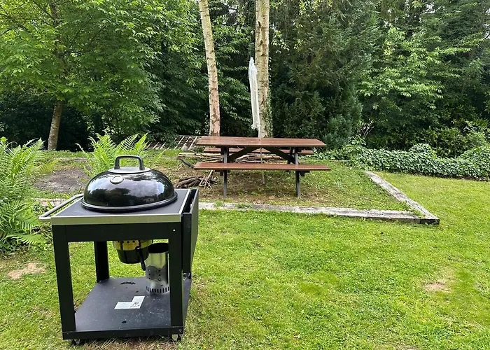 Chaumiere Normande Avec Piscine Naturelle Holiday home *