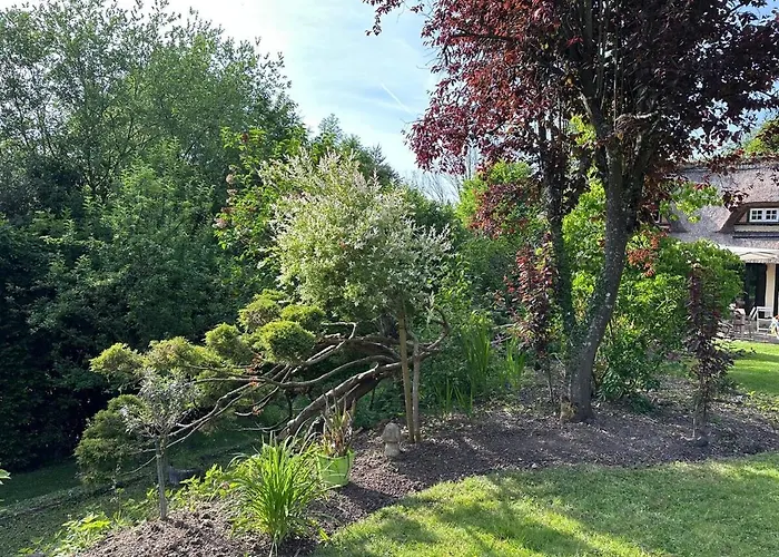 Chaumiere Normande Avec Piscine Naturelle Holiday home *