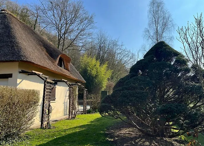 Holiday home Chaumiere Normande Avec Piscine Naturelle *