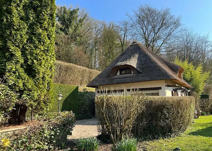 Chaumiere Normande Avec Piscine Naturelle